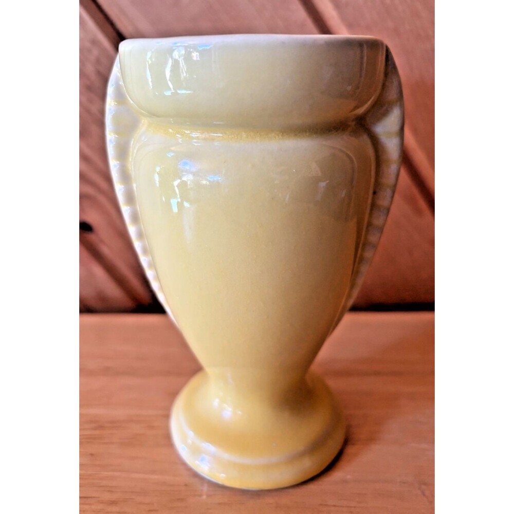 Vtg Shawnee USA Pottery Sunny Yellow Ceramic Flower Floral Vase Ceramic (30)